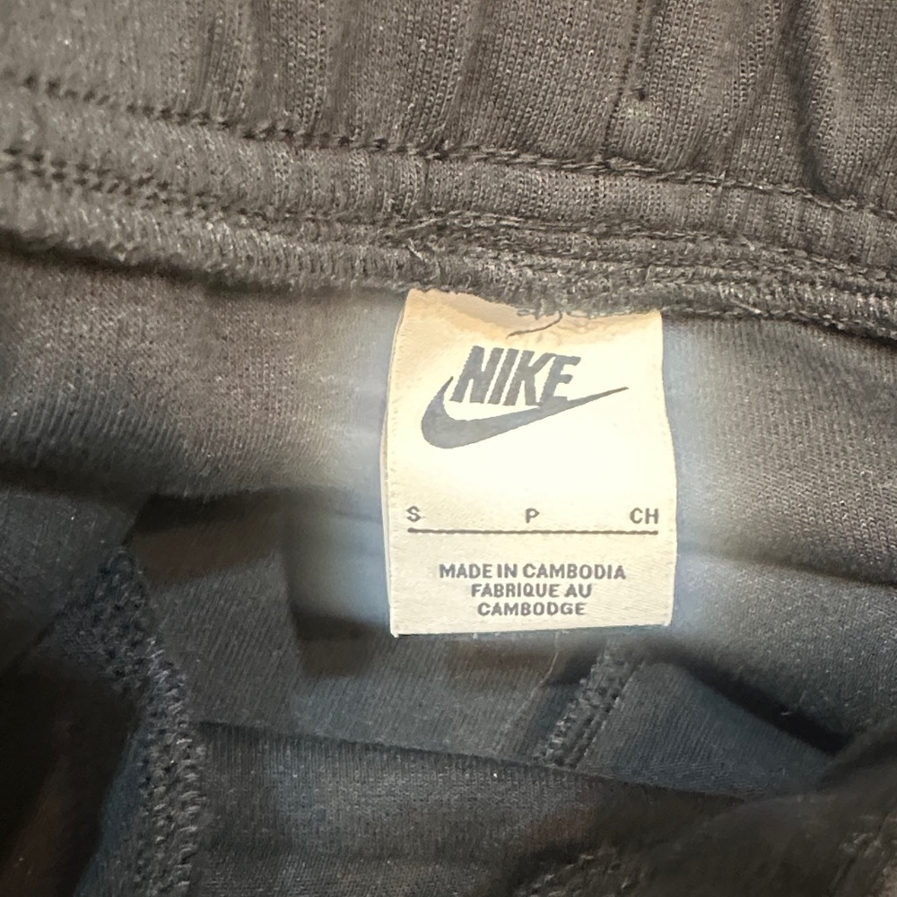Nike Men's Athletic Black Shorts - Picture 3 of 5